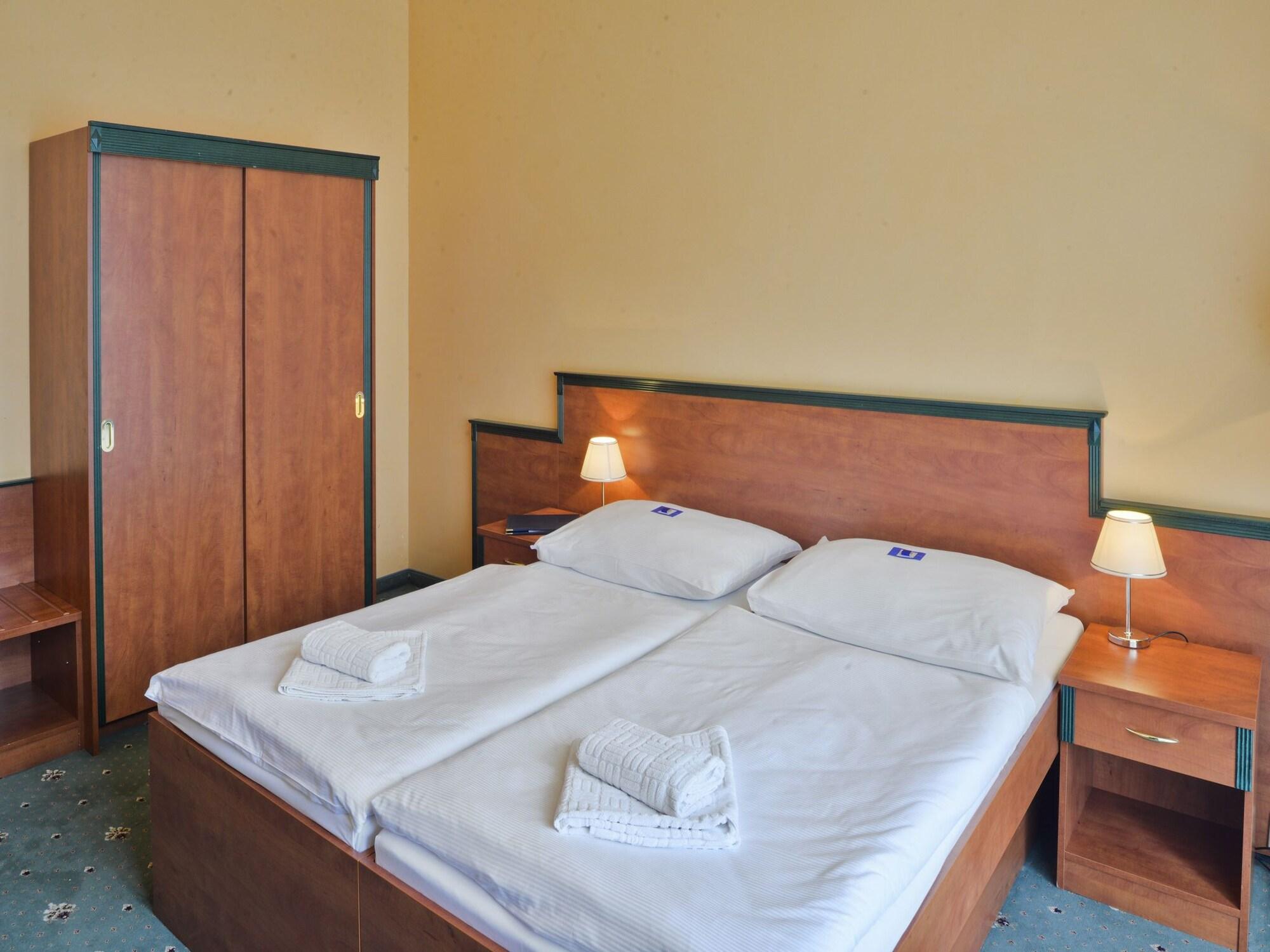 Ea Hotel Jessenius カルロヴィ・ヴァリ エクステリア 写真