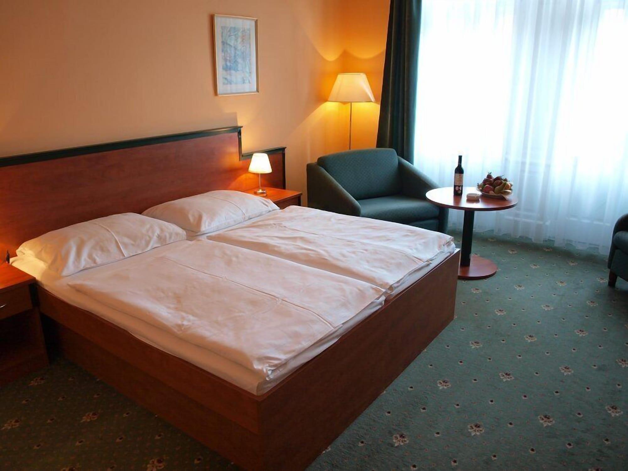 Ea Hotel Jessenius カルロヴィ・ヴァリ エクステリア 写真