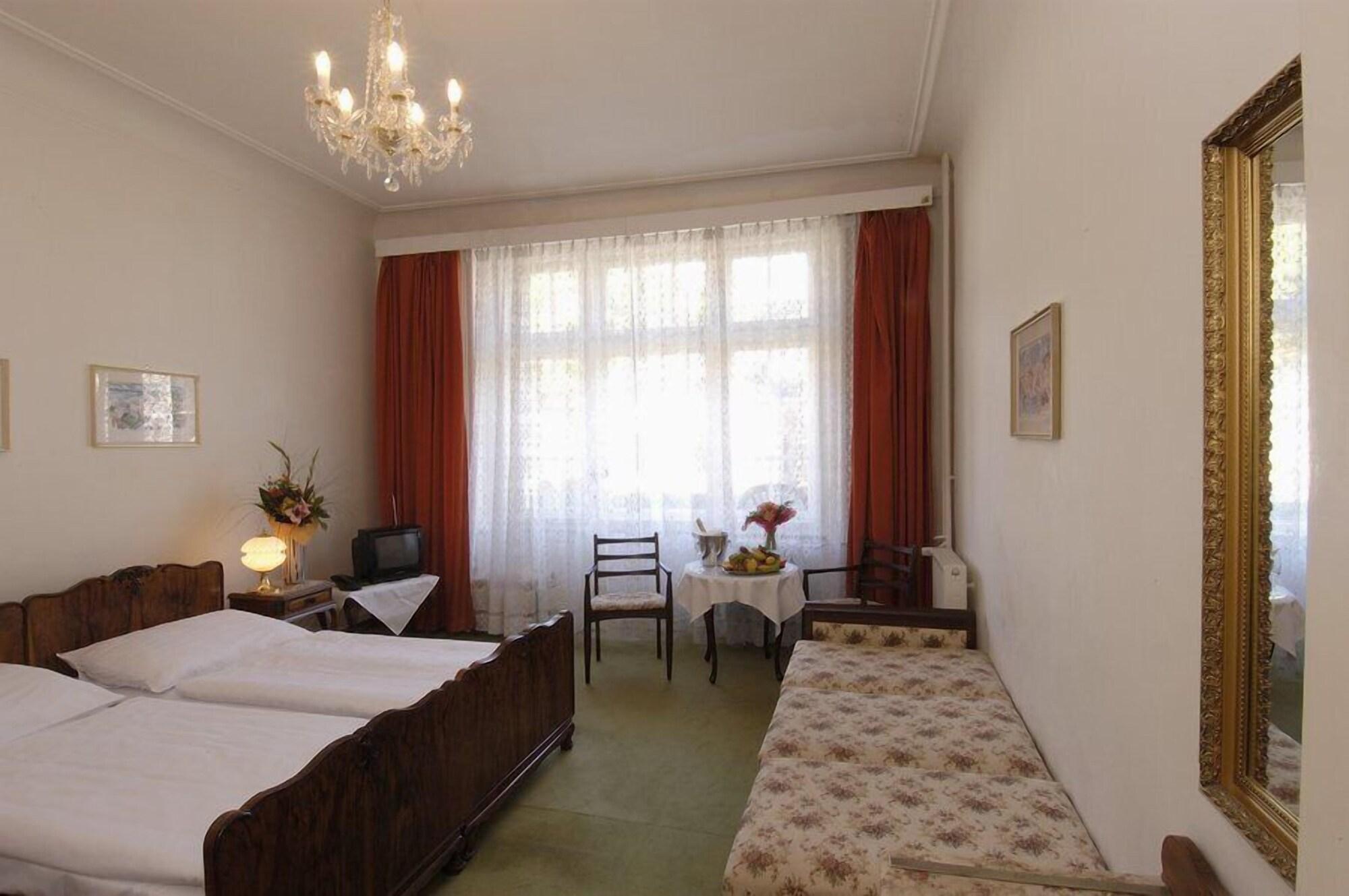 Ea Hotel Jessenius カルロヴィ・ヴァリ エクステリア 写真